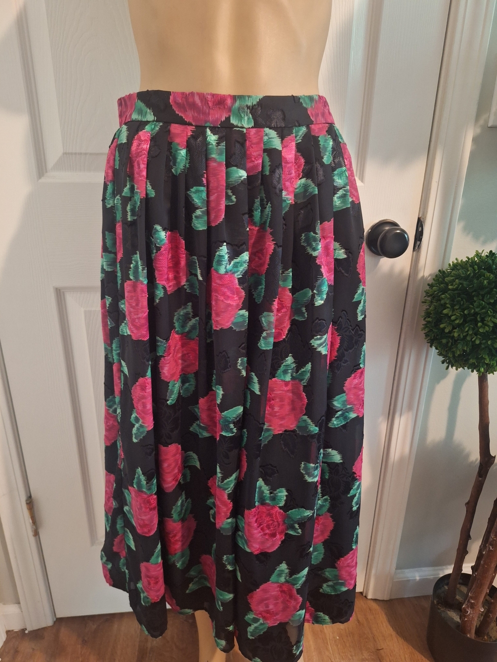 Koret Black Midi Skirt with Pink Rose Print
